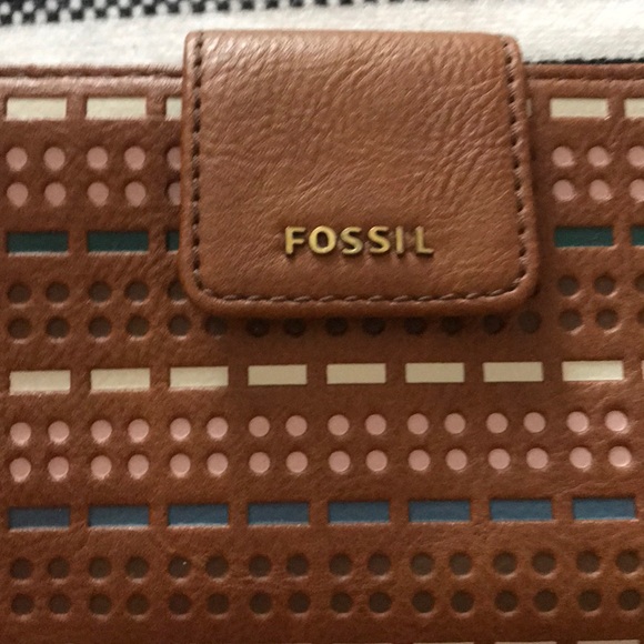 Brown leather fossil wristlet wallet - Picture 2 of 6